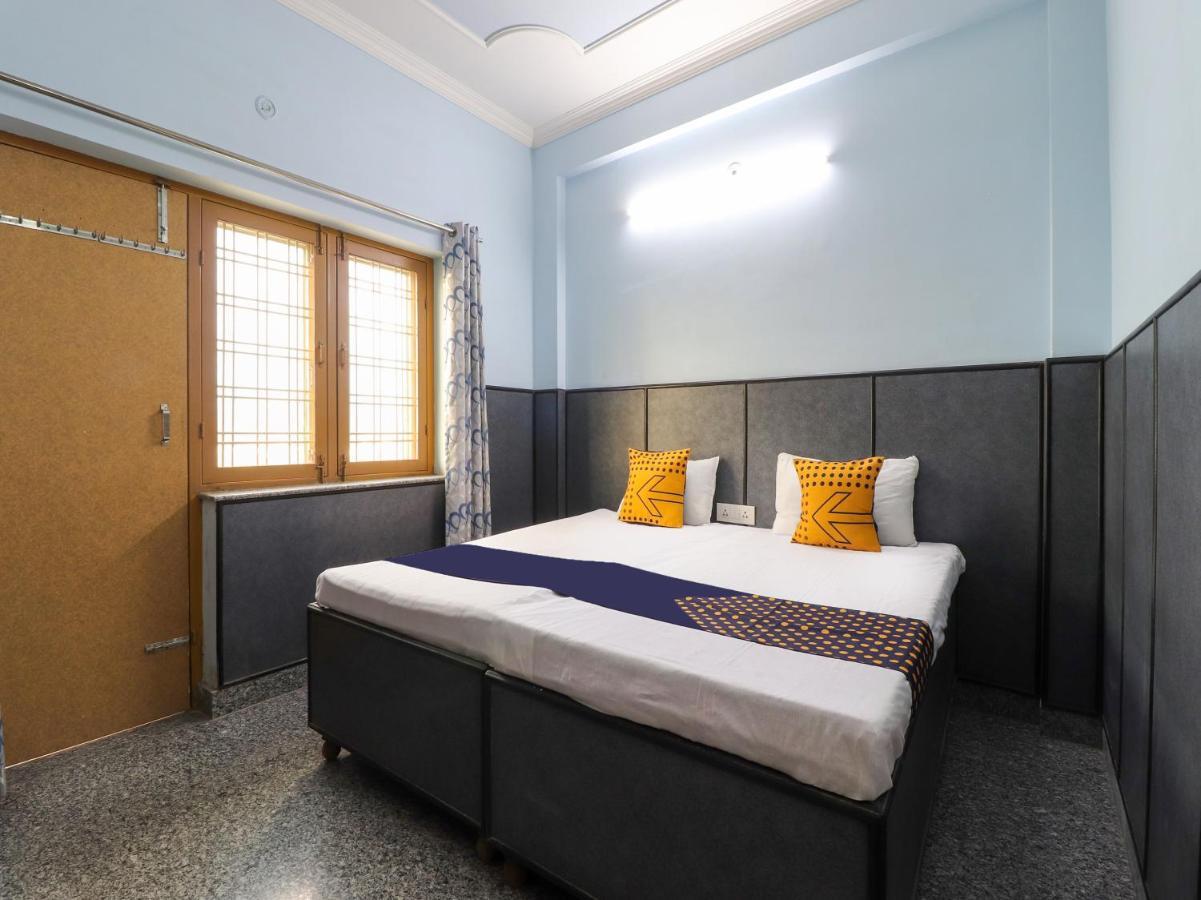Spot On 82236 Aryan Home Stay Jhajra Exterior photo