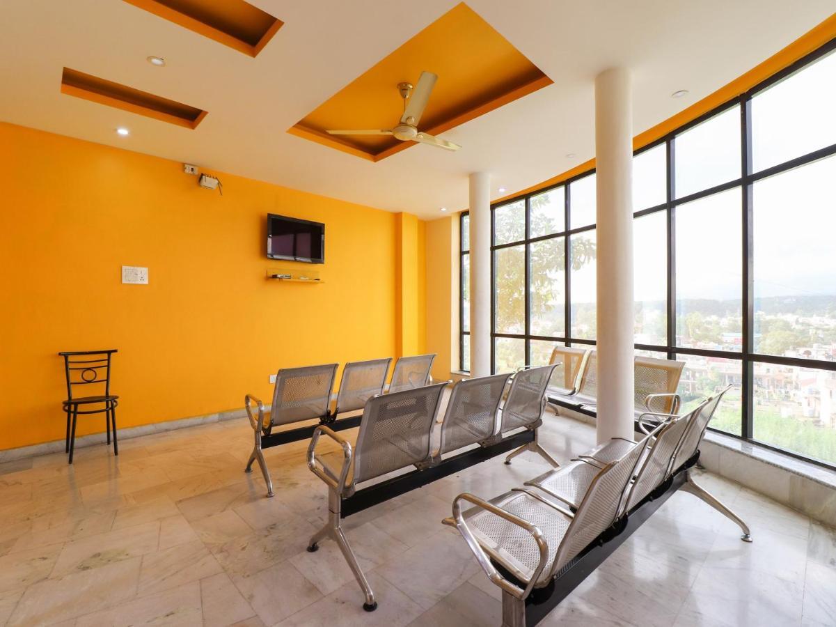 Spot On 82236 Aryan Home Stay Jhajra Exterior photo